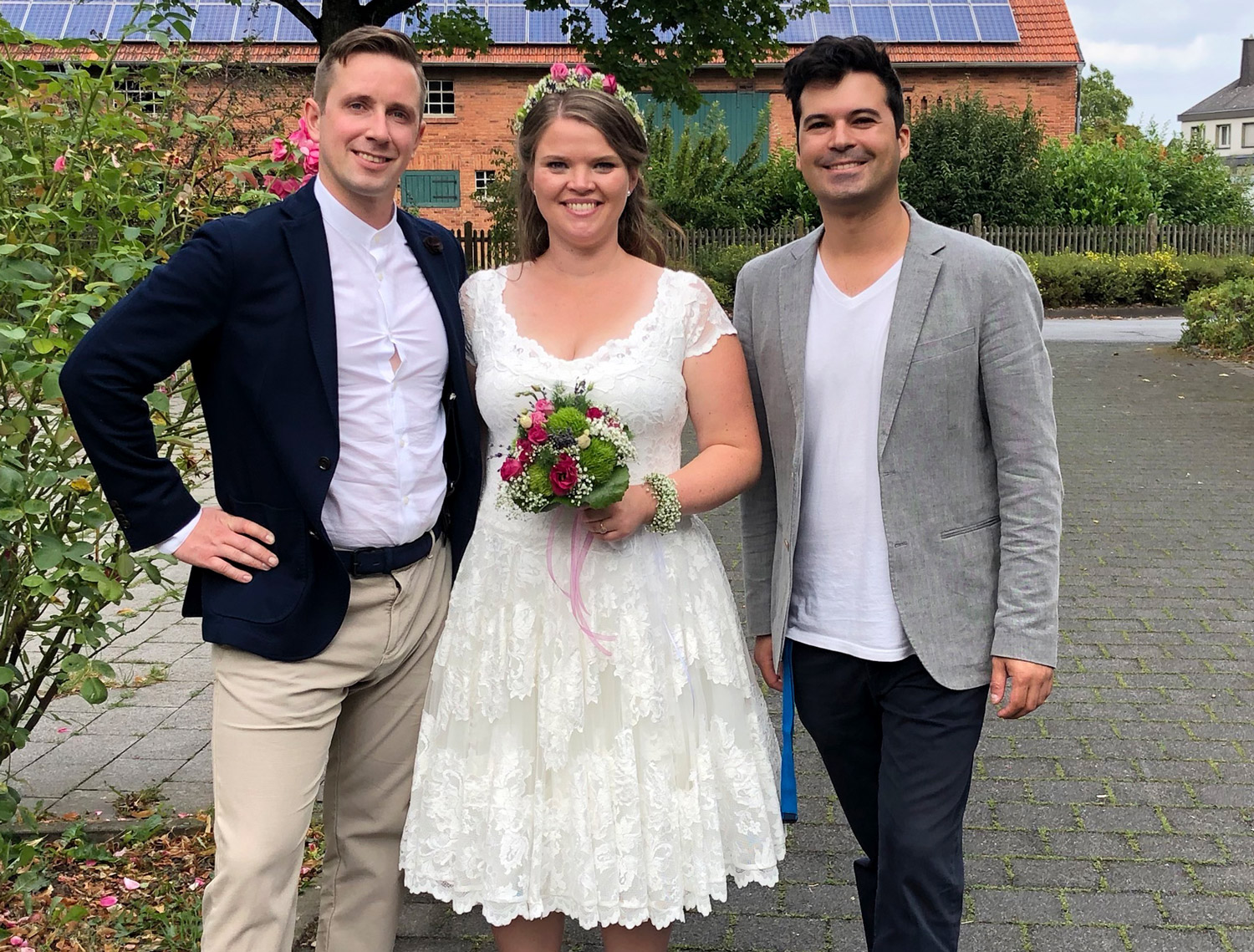 Hochzeitssänger & Pianist Eugen Nevo mit Brautpaar bei einer Standesamtlichen Trauung